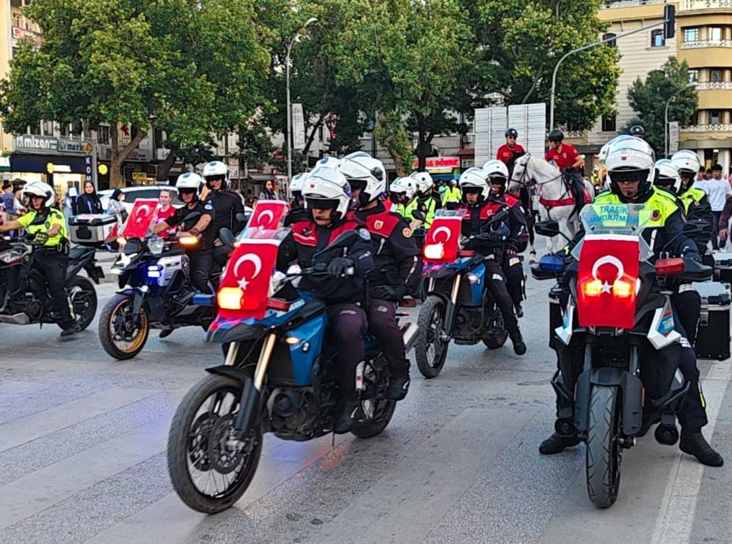 Konya'da 15 Temmuz için binler yürüdü! 3